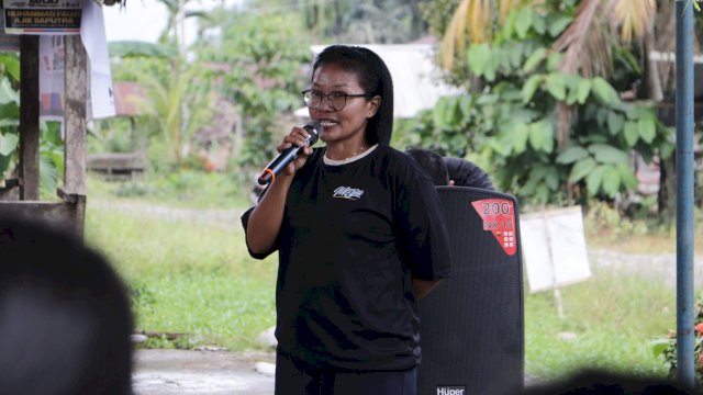 Rusni, seorang tokoh perempuan dari Desa Buangin, Dusun Rante Bone, memberikan apresiasi atas kinerja Muhammad Fauzi yang dinilai membawa banyak manfaat bagi masyarakat Luwu Utara.