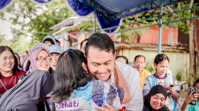 Blusukan di Kelurahan Masale, Ratusan Warga Sambut Seto dengan Pose Dua Jari