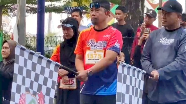 Pjs Wali Kota dan Kapolrestabes Lepas Peserta Kareba 10K Makassar Berlari Menuju Pilkada Damai