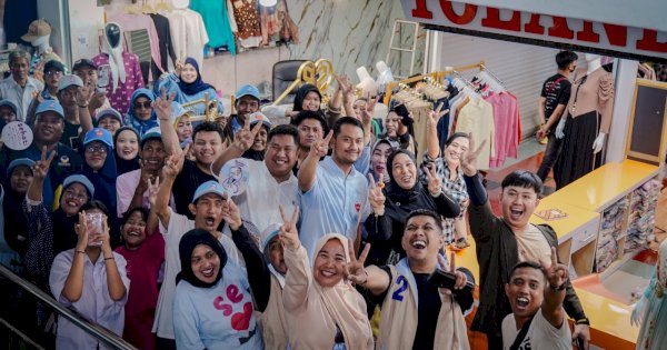 Kunjungi Pasar Butung, Ratusan Pedagang dan Pengunjung Berebut Foto dengan Andi Seto