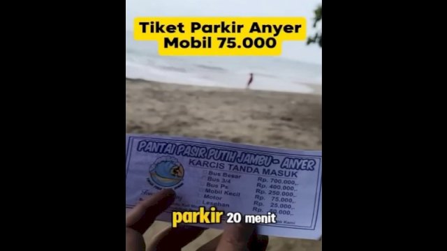 Potret tiket parkir masuk Pantai Anyer. (Foto: Instagram @infotangerang.id)