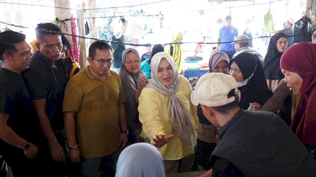 Anggota DPRD Hj Megawati Ikut Gerebek Pasar bersama Abang Fauzi di Pasar Sentral Masamba