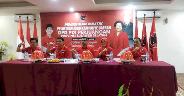 Andi Widjajanto Latih Langsung Juru Kampanye PDIP se-Sulsel Jelang Pencoblosan