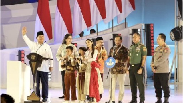 Presiden Prabowo dalam puncak Hari Guru Nasional 2024 di Velodrome, Jakarta Timur, pada Kamis (28/11/2024).