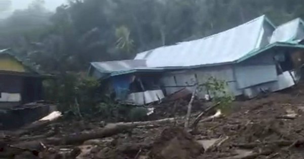 10 Rumah Tertimbun Longsor di Soppeng, 1 Warga Hilang