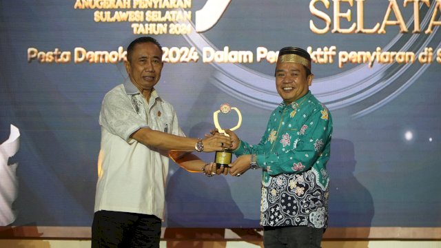 KPU Sulsel Raih Penghargaan di Ajang KPID Award 2024 Kategori Peduli Penyiaran