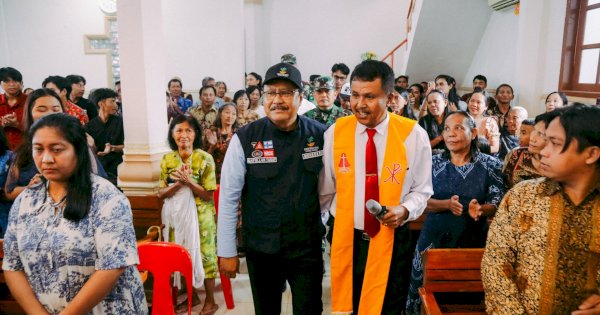 Mensos Gus Ipul Berbagi Kasih Natal Untuk Korban Banjir di Makassar 