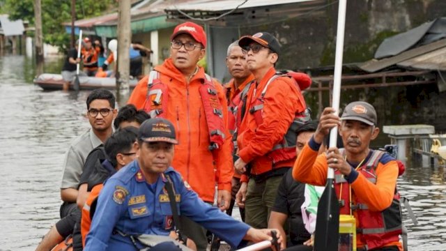 Wali Kota Danny Sambangi Lokasi Banjir di Manggala