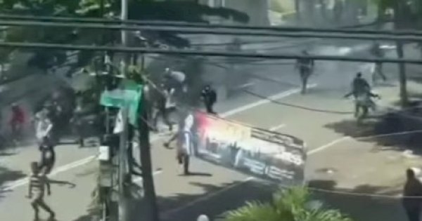 Sejumlah Polisi Alami Luka Saat Bentrok Mahasiswa Papua di Makassar