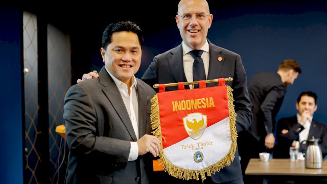 Ketua Umum PSSI, Erick Thohir saat berkunjung ke Belanda dan bertemu sejumlah petinggu KNVB. (foto: PSSI) 