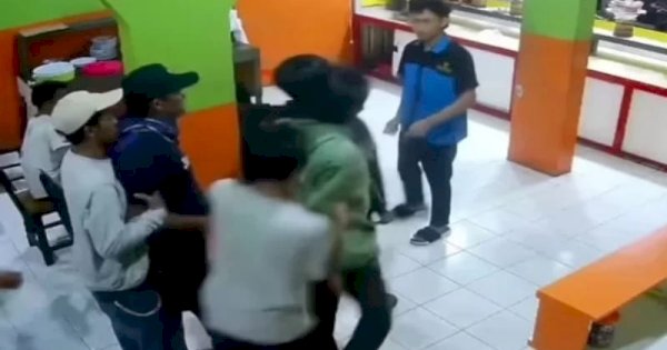 Viral Pegawai Rumah Makan Padang Dianiaya Sekelompok Pemuda Gegara Kuah 