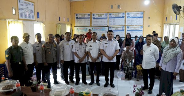 Peduli Masyarakat Miskin Ekstrem, Pj Bupati Takalar Serahkan Bantuan Sembako 