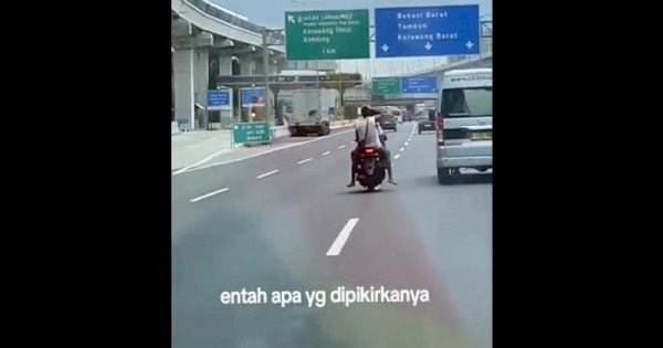 Viral Pemotor Ugal-ugalan Bonceng Tiga dan Tanpa Helm Nekat Masuk Tol Layang MBZ 