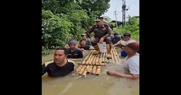 Viral Pejabat PDAM Bangkalan Ditandu Warga Saat Tinjau Lokasi Banjir, Tuai Kritik Netizen