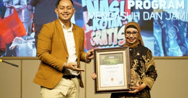 Pemimpin Inspiratif, Tenriawaru Raih Penghargaan Kajari Best Leader Indonesia 2025