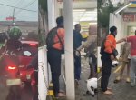 Viral Kurir Hadang Pengemudi Mobil Ayla yang Lawan Arah, Berujung Ribut 