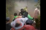 Viral Seorang Pendaki Berbobot 100 Kg Jatuh Keseleo, Ditandu 20 Orang Bergantian&nbsp;