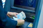 Viral, Netizen Bagikan Momen Narik Uang di ATM Tapi Ternyata Palsu 