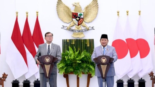 Presiden Prabowo Subianto, dan Perdana Menteri (PM) Jepang, Ishiba Shigeru memberikan keterangan persnya usai melakukan pertemuan bilateral di Istana Kepresidenan Bogor, Jawa Barat, pada Sabtu (11/1/2025). (Foto: BPMI Setpres) 