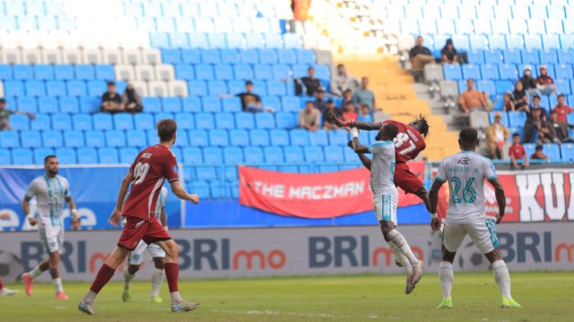 Dokumentasi laga PSM Makassar versus PSBS Biak yang berakhir 1-1 di Stadion Batakan, Kalimantan Timur, pada Sabtu (18/1/2025). (foto: Official PSM Makassar) 