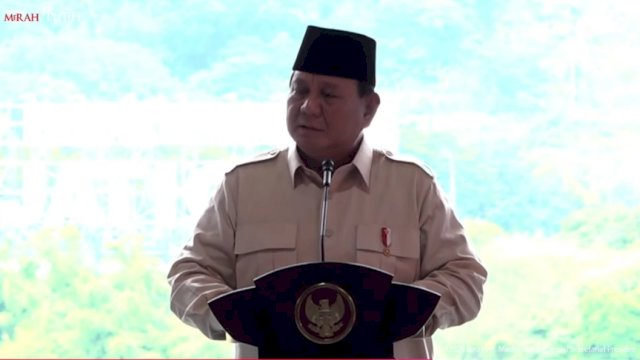 Presiden Prabowo Subianto saat meresmikan PLTA Jatigede, Sumedang, Jawa Barat, Senin (20/1/2025).