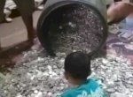 Warga Sukabumi Nabung Uang Koin Selama 8 Tahun di Drum, Hasilnya Rp 70 Juta 