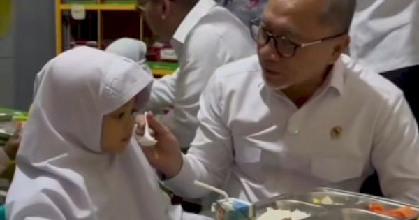 Tinjau Program MBG, Zulkifli Hasan: Anak-anak di Makassar Cenderung Suka Makan Ikan