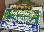 Pegawai Kemendikti Saintek Bentangkan Spanduk &#8220;Lawan Menteri Zalim&#8221;