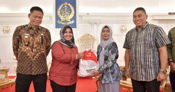 Kemensos Beri Bantuan 3.000 Paket Sembako Untuk Korban Banjir di Sulsel