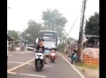 Bocah Terlindas Bus Hingga Tewas Saat Rekam Bus Telolet di Serang