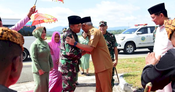 Pangdam XIII/Merdeka Disambut Adat Mopotilolo di Gorontalo