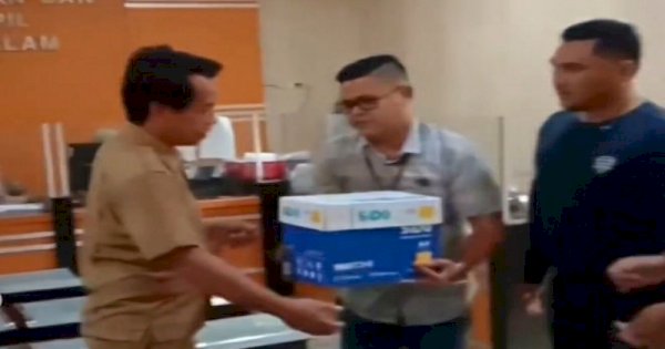 Warga Donasi Kertas HVS ke Disdukcapil Subulussalam Gegara Sering Kehabisan Stok 