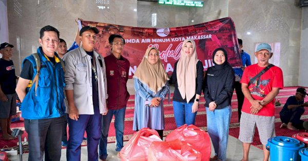 PDAM Makassar Salurkan 500 Paket Makanan ke Korban Banjir di Manggala 