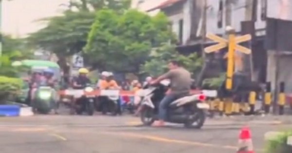 Pria di Probolinggo Nekat Tabrakan Diri ke Kereta Api, Korban Tewas Terpental