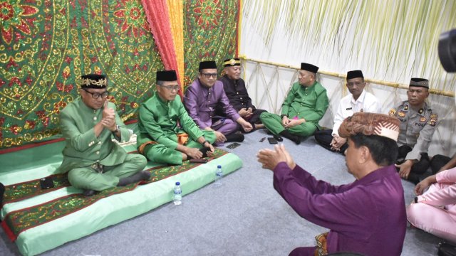 Awali Masa Jabatan, Wakil Wali Kota Indra Gobel Jalani Prosesi Adat Moloopu