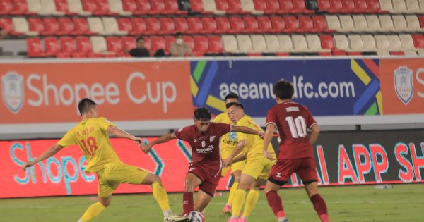 Kronologi Bernardo Tavares Diberi Kartu Merah Saat Laga PSM versus Thanh Hoa di ACC