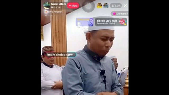 Seorang imam salat Tawarih melakukan live streaming hingga diberi gift. (Foto: Instagram @folkkonoha)