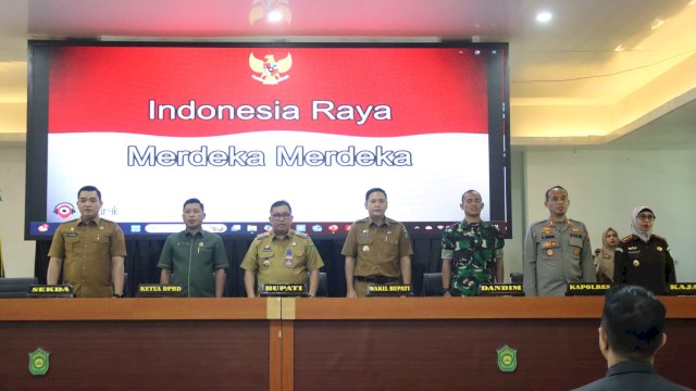 Bupati Takalar, Ir. H. Mohammad Firdaus, MM, didampingi Wakil Bupati Takalar, Dr. H. Hengky Yasin, S.Sos., M.Si, membuka Forum Konsultasi Publik Rancangan Awal RPJMD 2025-2029 dan RKPD 2026. Kegiatan ini berlangsung di Ruang Pola Kantor Bupati Takalar, Senin (10/3/2025).