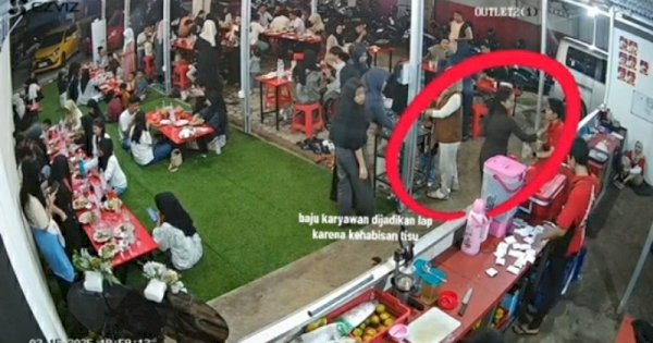 Wanita Ini Lap Tangannya ke Baju Karyawan Resto Gegara Tisu Habis, Tuai Kritik Netizen