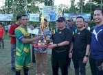 Dukung Olahraga Sepakbola, Bupati Takalar Serahkan Piala Bergilir Liga Ramadan