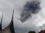 Gunung Marapi di Sumbar Kembali Meletus, Muntahkan Batu Vulkanik 
