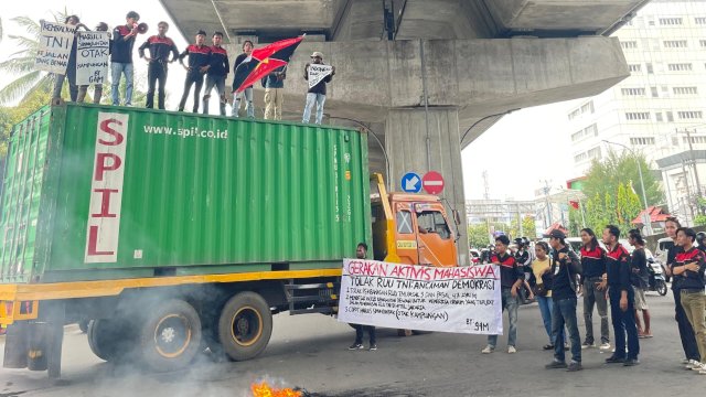 Mahasiswa di Makassar Tolak RUU TNI, Anggap Tergesa-gesa dan Ancaman Bagi Demokrasi 