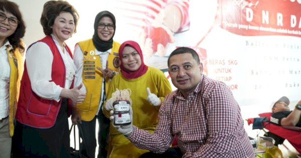 Wali Kota Makassar Munafri Arifuddin Donor Darah di Bulan Ramadan