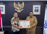 Pemkab Maros Terima Penghargaan dari Kemeninves dalam Pelayanan Kategori Sangat Baik