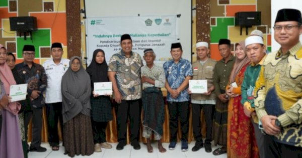 Baznas Maros Salurkan Bantuan Ke 1.030 Penerima Zakat