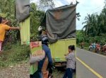 Viral Truk di Banyuasin Alami Kecelakaan, Muatan Mie Instan Malah Dijarah Warga