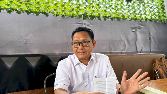 Prof Ichsan Ali menyesalkan keputusan Rektor UNM, Prof Karta Jayadi yang mengganti dirinya sebagai Wakil Rektor II.