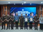 Jamwas Kejagung Serahkan Sertipikat Tanah Wakaf Masjid kepada Kemenag Pangkep di Kejati Sulsel