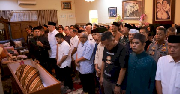 Munafri dan Aliyah Kenang Almarhum Komjen Purn. Jusuf Manggabarani