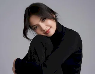 Raline Shah Resmi Sandang Gelar &#8216;Presiden Jomblo Indonesia&#8217; dari Luna Maya